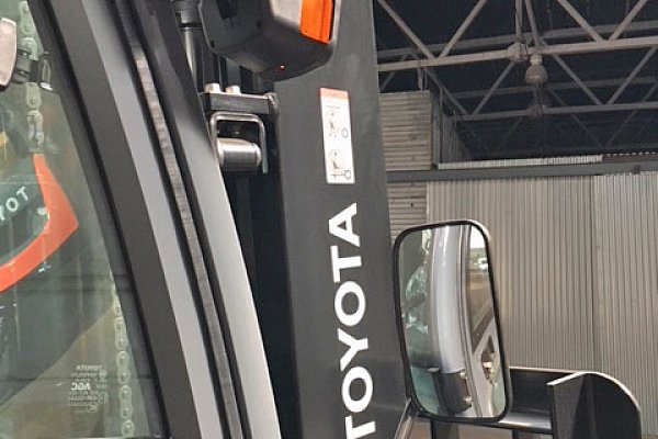 Стальная отапливаемая кабина для автопогрузчика Toyota
